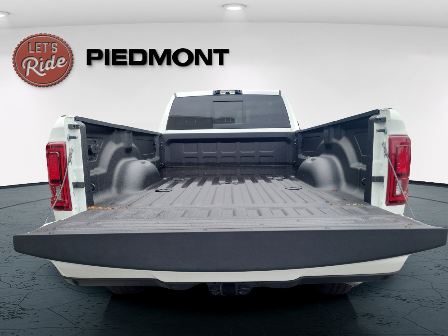 New 2026 RAM 2500 Laramie AWD/4WD image 13