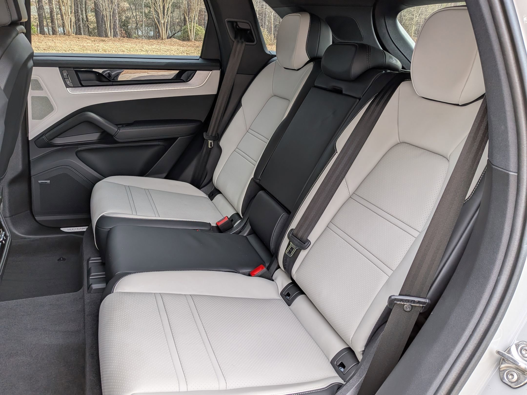 Used 2025 Porsche Cayenne AWD/4WD image 31
