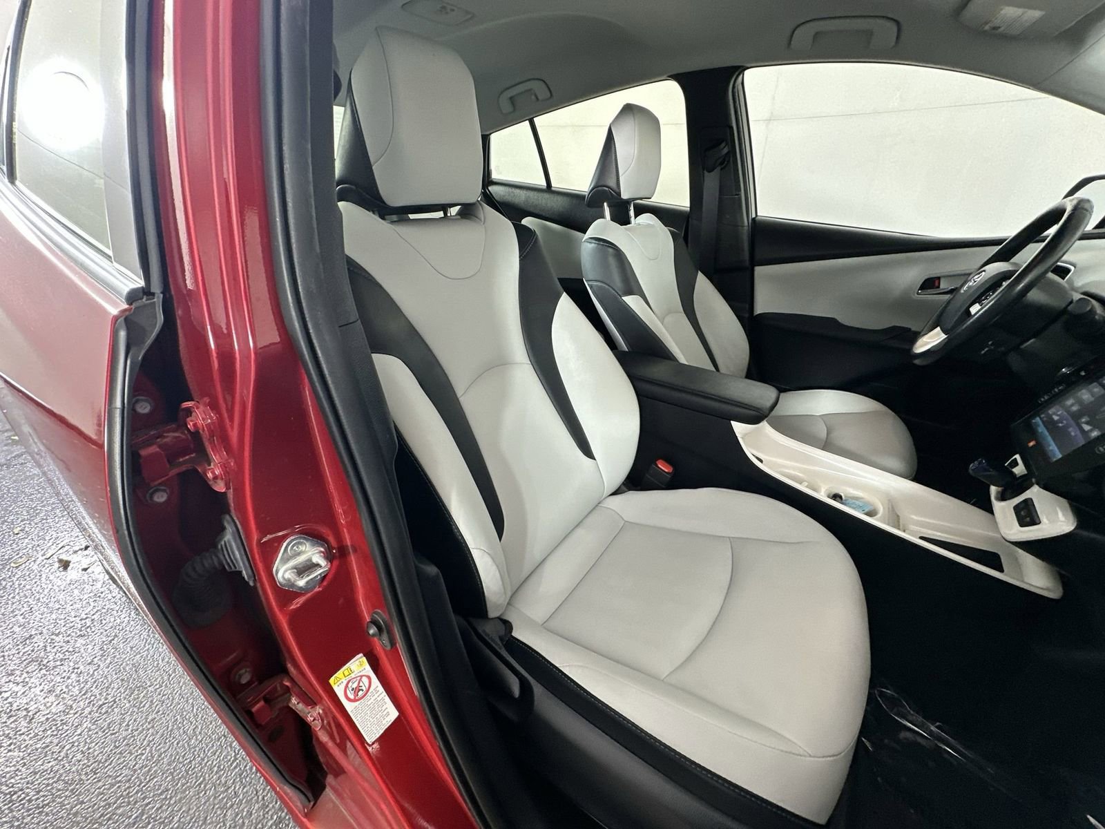 Used 2018 Toyota Prius Prime Advanced w/ Carpet Mat Package image 26