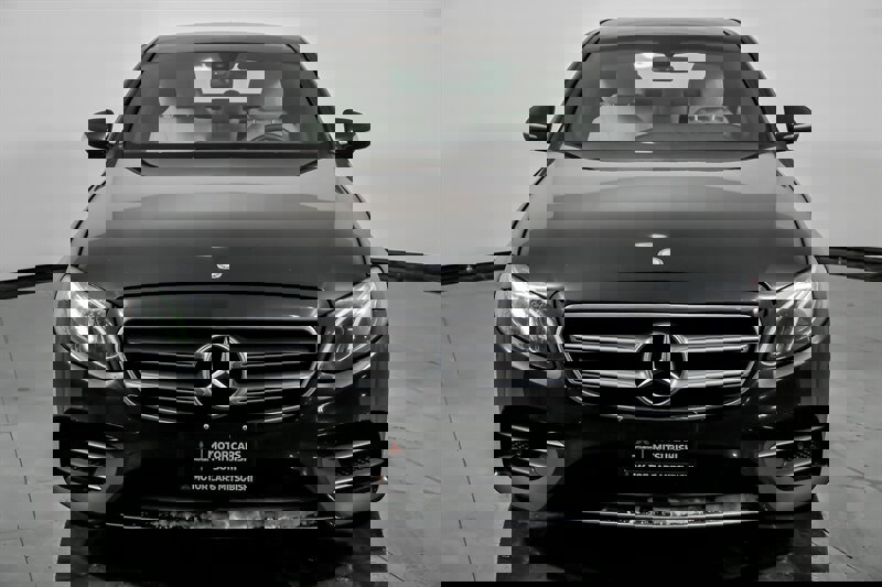 Used 2017 Mercedes-Benz E 300 4MATIC image 4