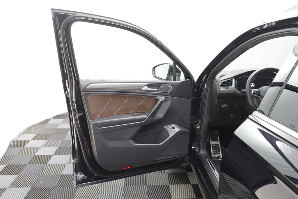 Certified 2022 Volkswagen Tiguan SEL R-Line AWD/4WD image 5