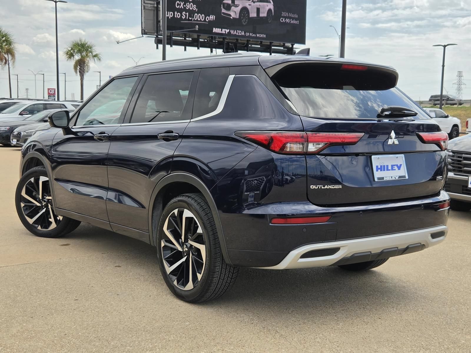 Used 2022 Mitsubishi Outlander SEL FWD image 3