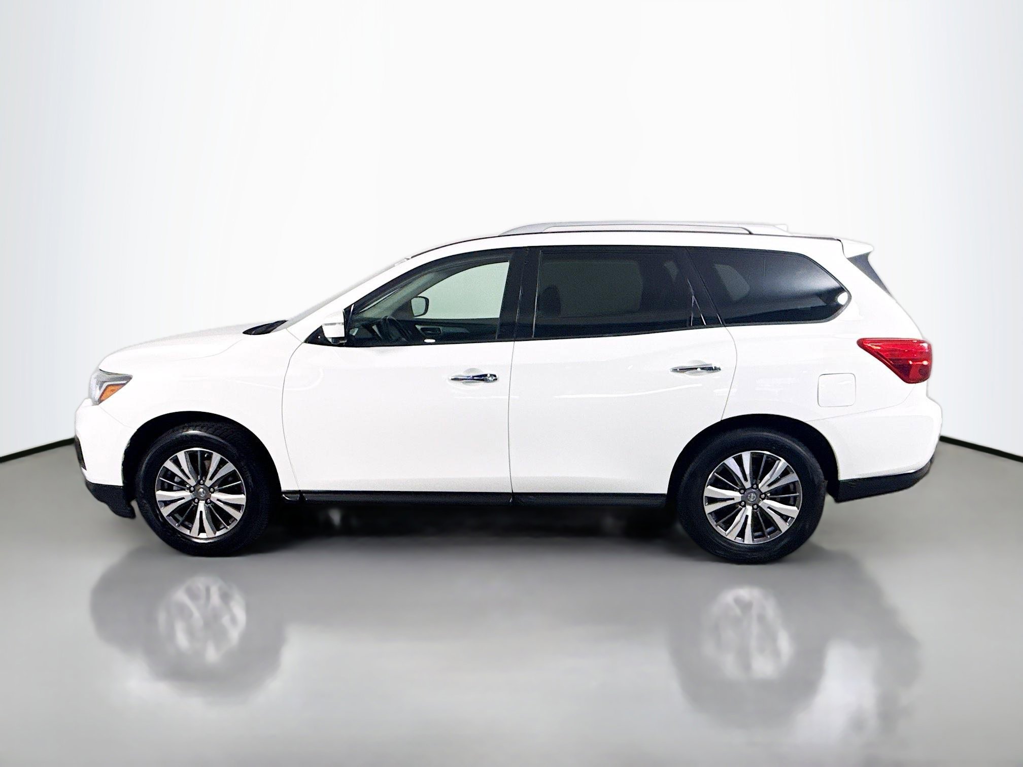 Used 2019 Nissan Pathfinder SL FWD image 6