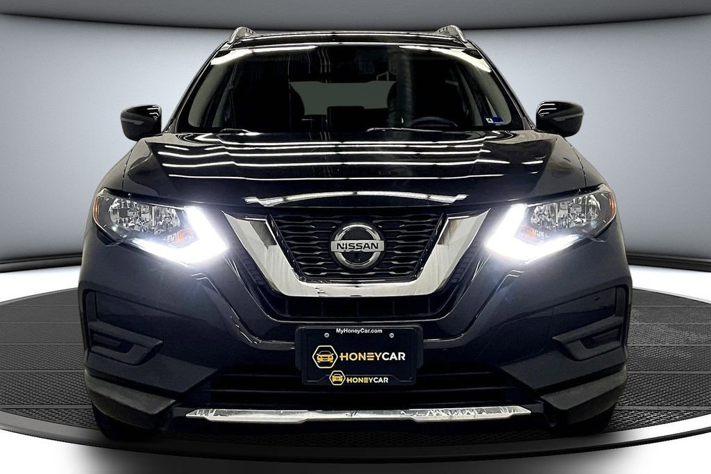 Used 2019 Nissan Rogue SV image 2