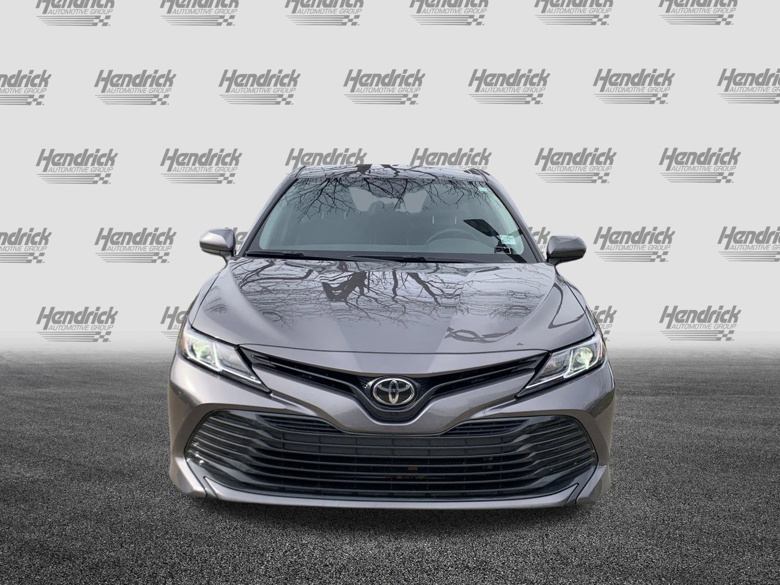 Used 2020 Toyota Camry LE image 3