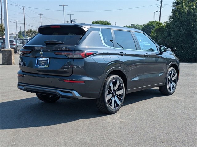 New 2025 Mitsubishi Outlander SE image 3