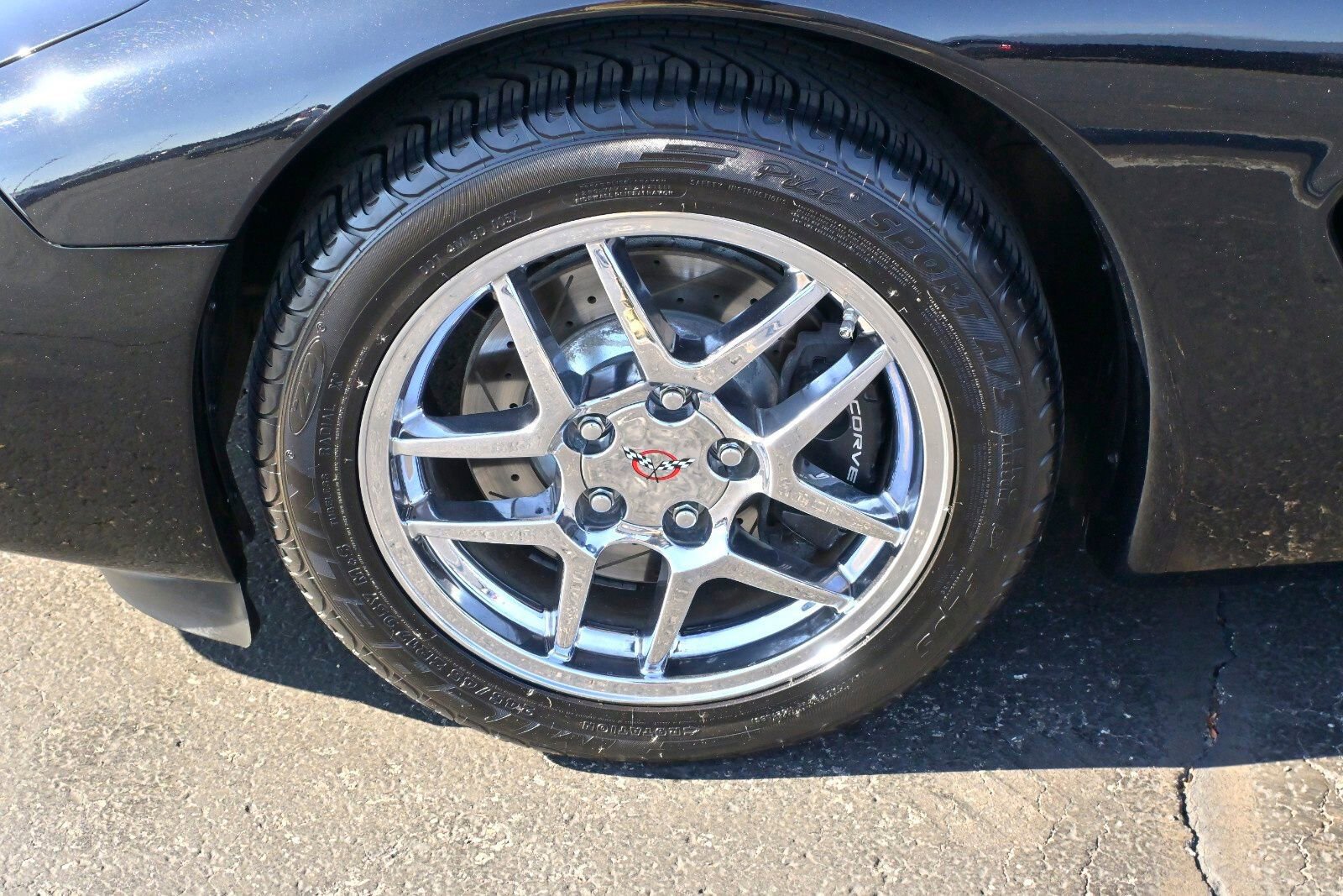 Used 2001 Chevrolet Corvette Coupe w/ Preferred Equipment Group2 image 24