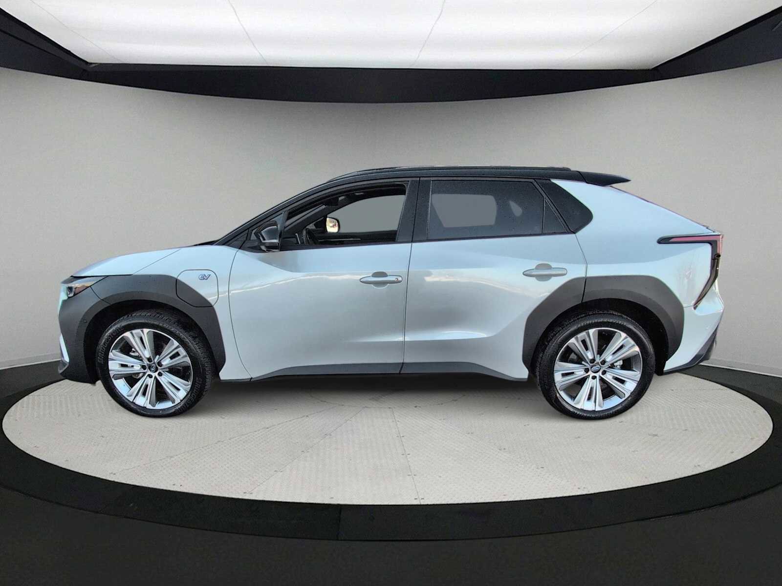 Used 2023 Subaru Solterra AWD image 5