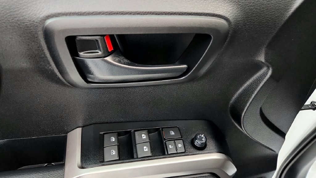 Certified 2023 Toyota Tacoma SR5 AWD/4WD image 23