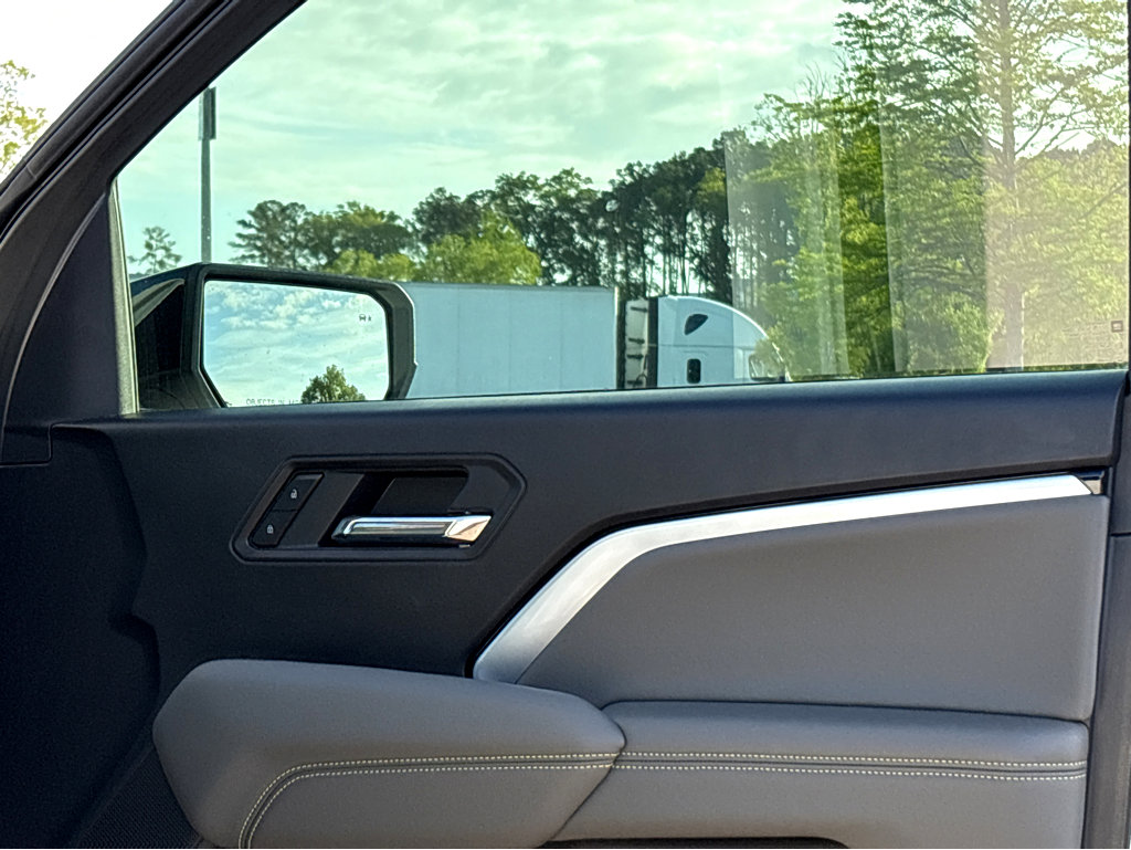 Used 2023 Chevrolet Colorado ZR2 w/ ZR2 Convenience Package III image 16