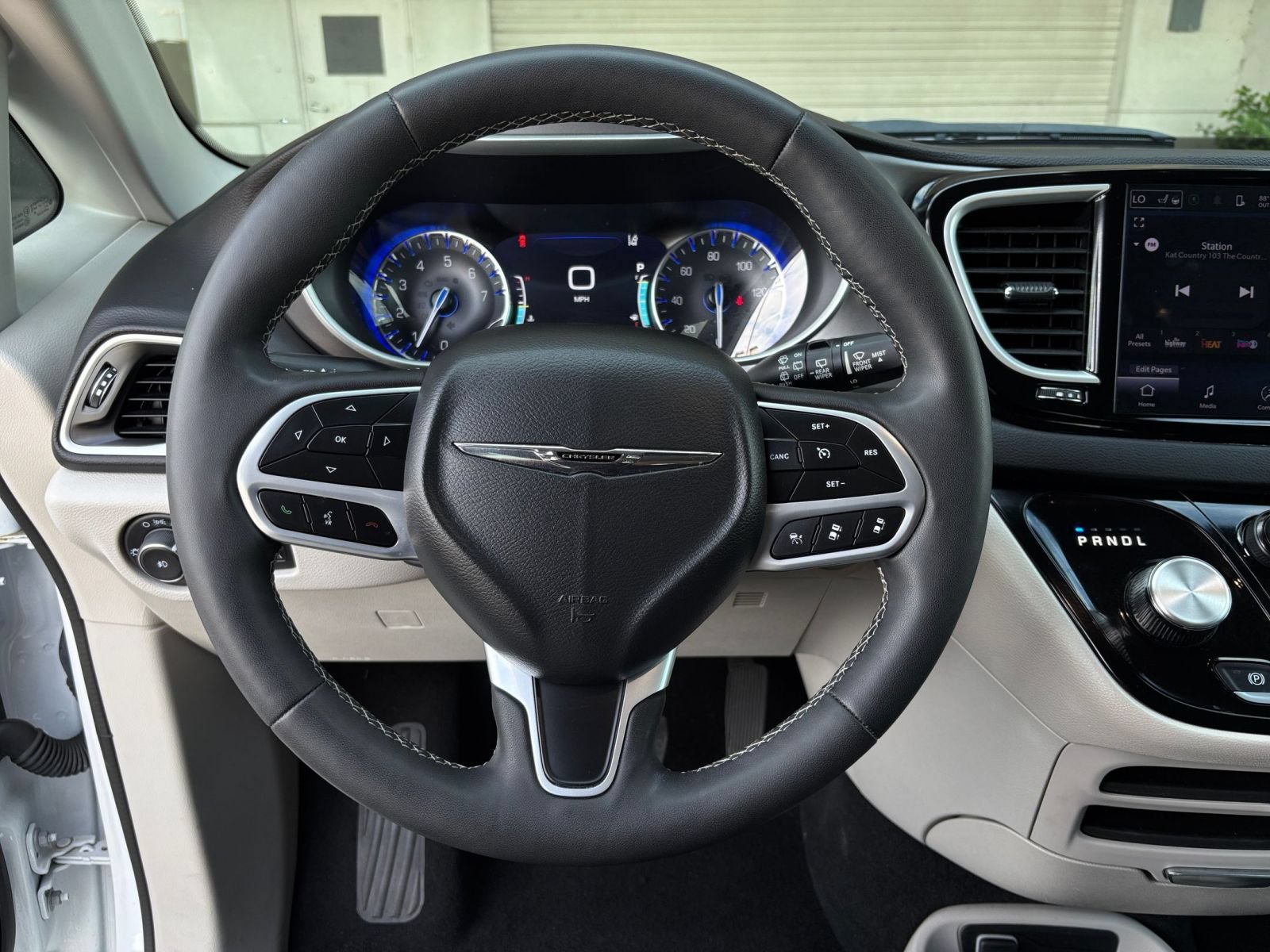 Used 2024 Chrysler Pacifica Touring-L FWD image 29