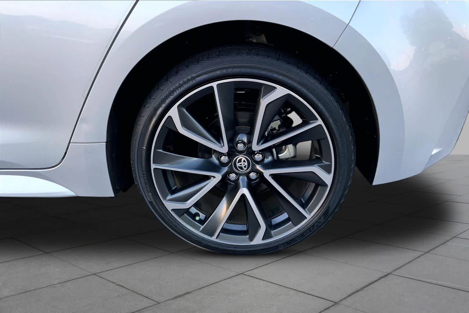 Used 2022 Toyota Corolla XSE FWD image 11
