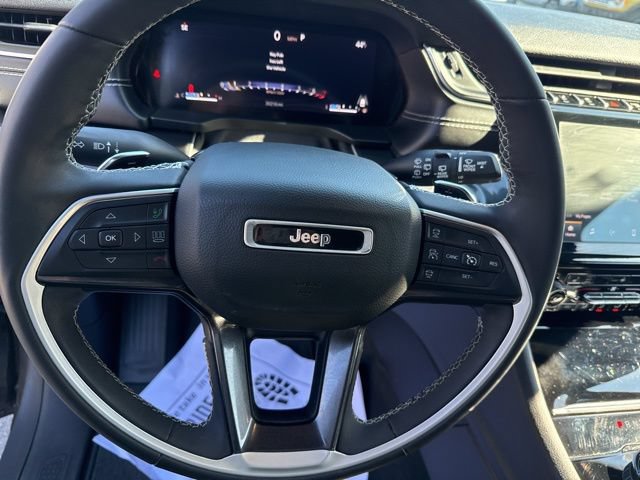 Used 2023 Jeep Grand Cherokee Altitude AWD/4WD image 17