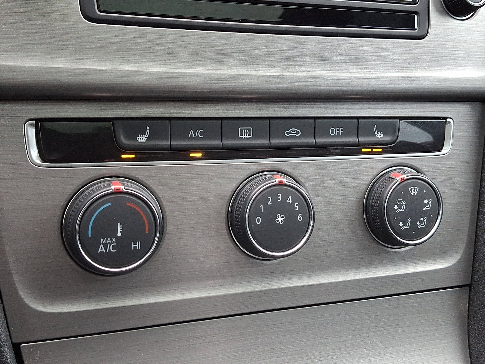 Used 2015 Volkswagen Golf TDI SE image 16