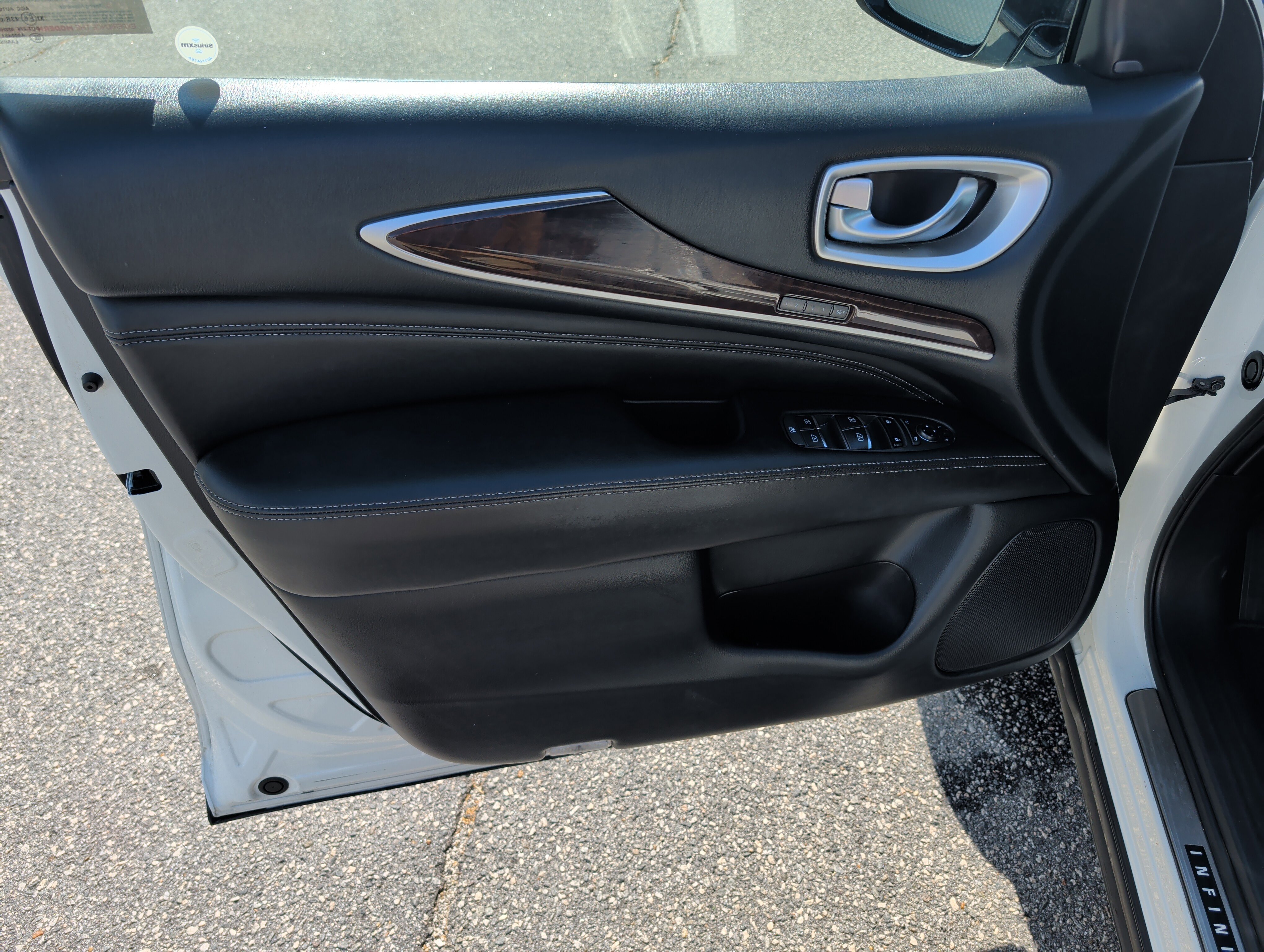 Used 2019 INFINITI QX60 Luxe w/ Sensory Package AWD/4WD image 16