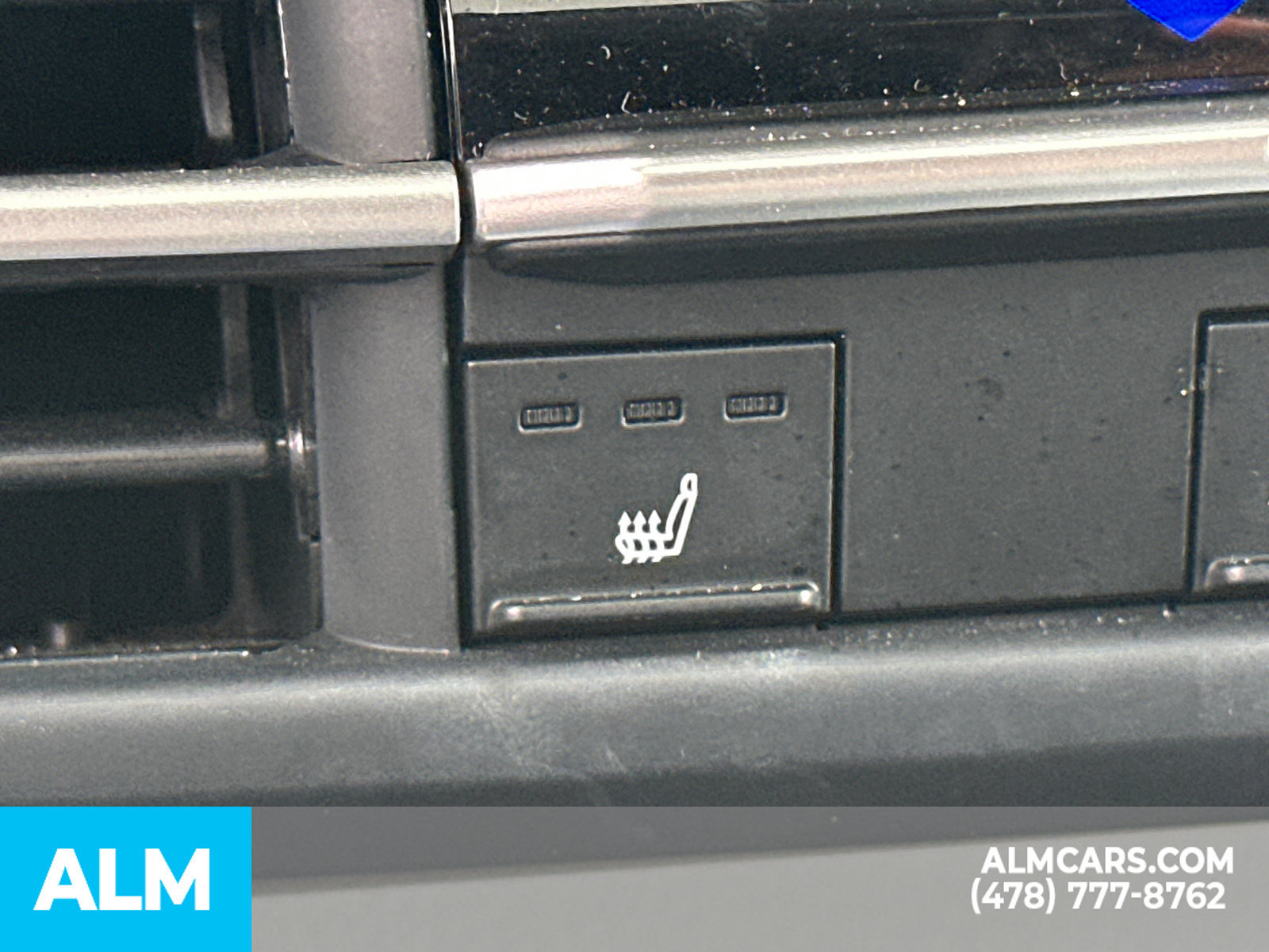 Used 2025 Toyota Sienna XLE FWD image 33