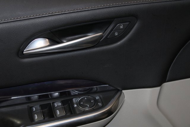 Certified 2022 Cadillac XT4 Luxury w/ Cold Weather Package image 17