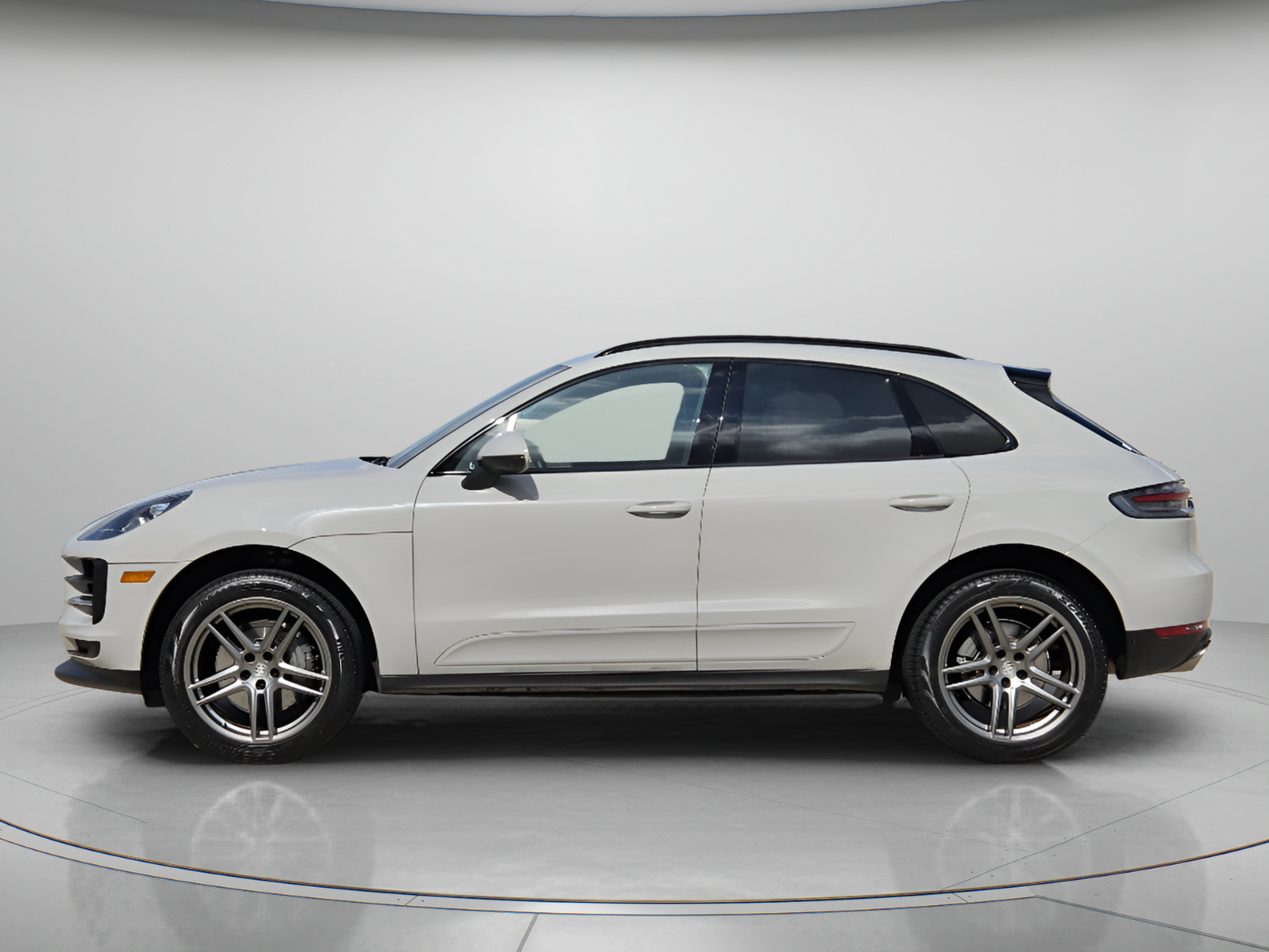 Used 2020 Porsche Macan S AWD/4WD image 2