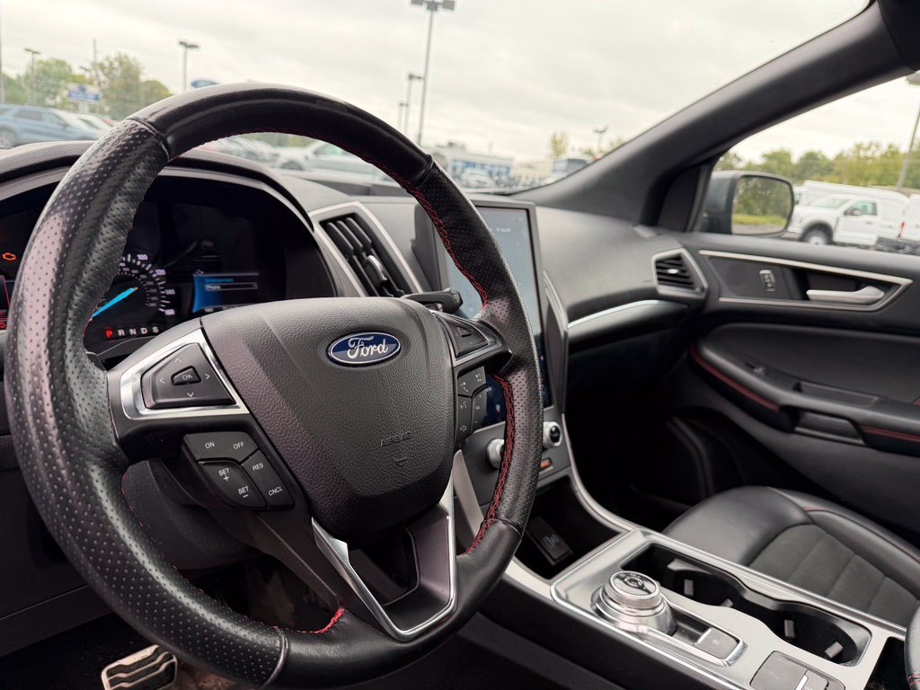Used 2022 Ford Edge ST-Line w/ Class II Trailer Tow Package AWD/4WD image 8