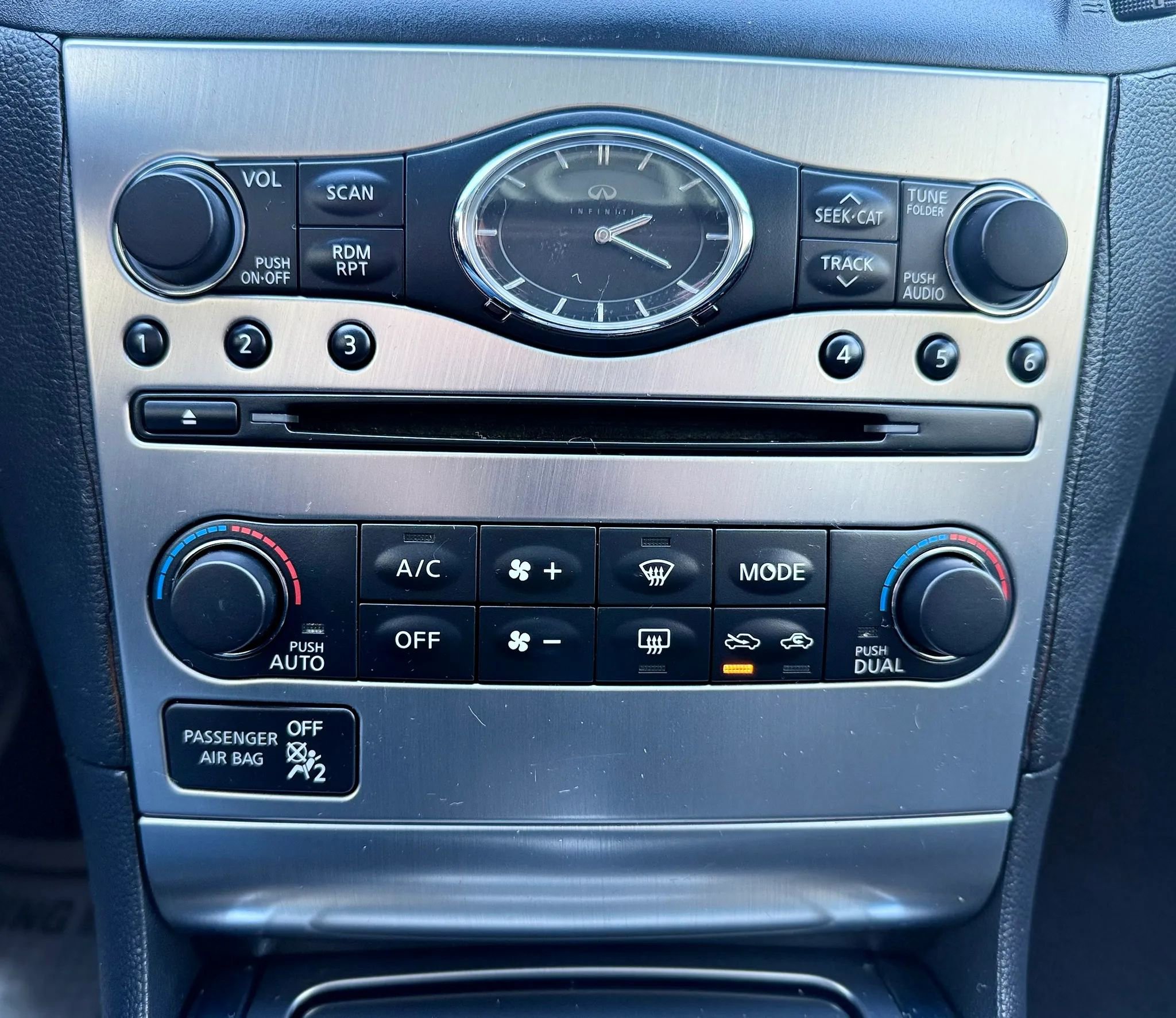 Used 2011 INFINITI G37 x Sedan w/ Premium Pkg image 18