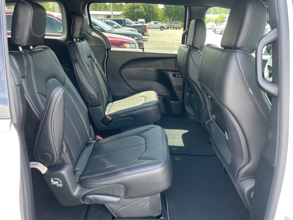 New 2026 Chrysler Pacifica Select image 17