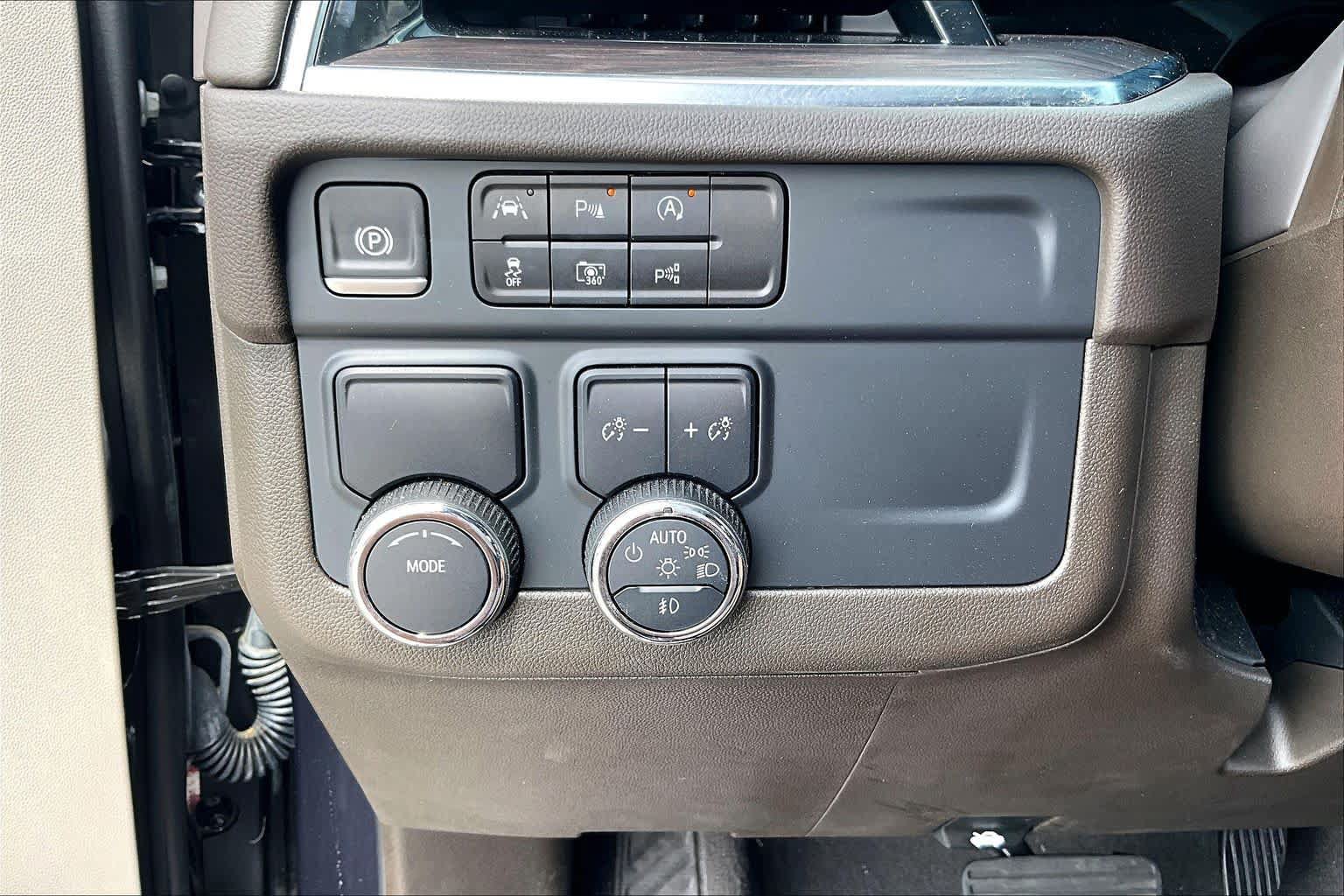 Used 2025 Chevrolet Tahoe LT w/ Comfort Package RWD image 33