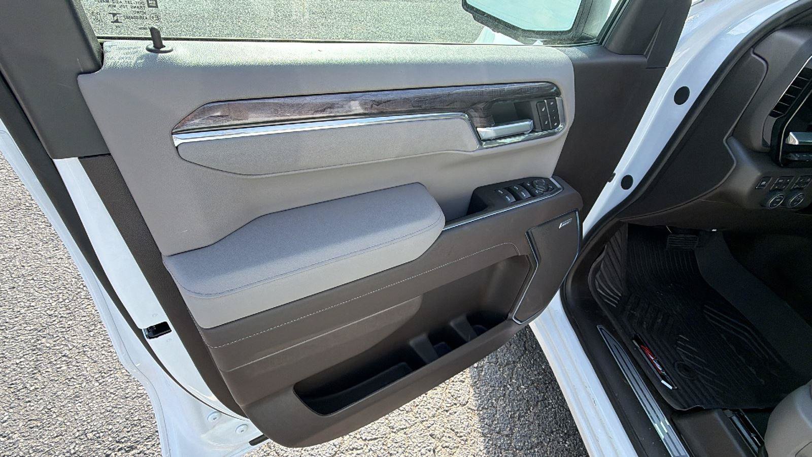 New 2026 Chevrolet Silverado 1500 LTZ w/ LTZ Premium Package AWD/4WD image 11