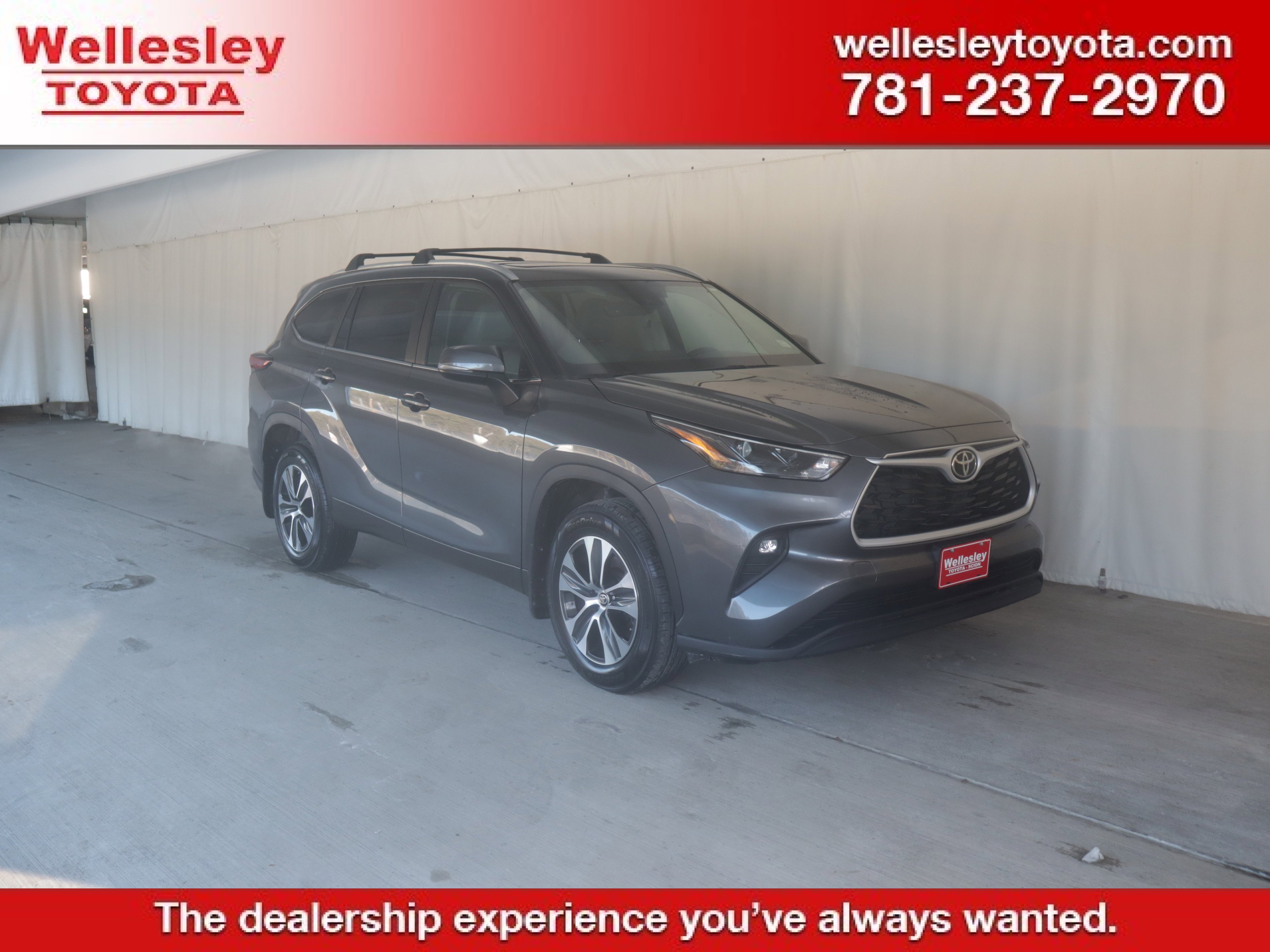 Used 2023 Toyota Highlander XLE image 1