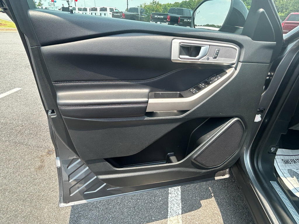 Used 2023 Ford Explorer Limited image 16