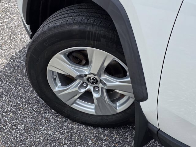 Used 2019 Toyota RAV4 XLE w/ Carpet Mat Package AWD/4WD image 35