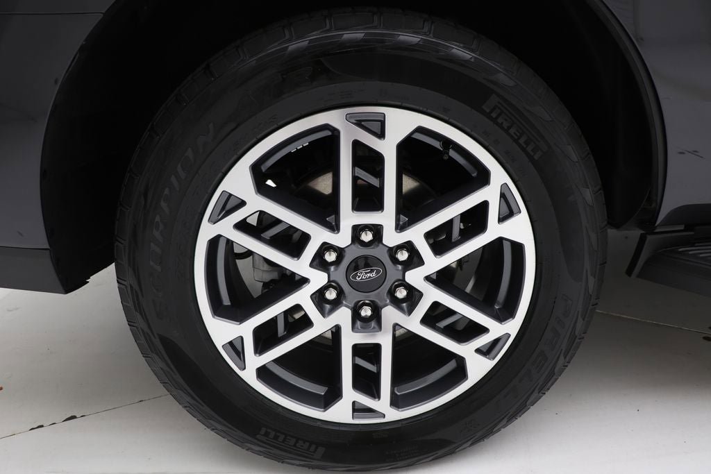 Used 2025 Ford Expedition Active AWD/4WD image 9