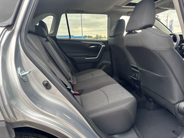 Used 2021 Toyota RAV4 XLE w/ Convenience Package FWD image 13