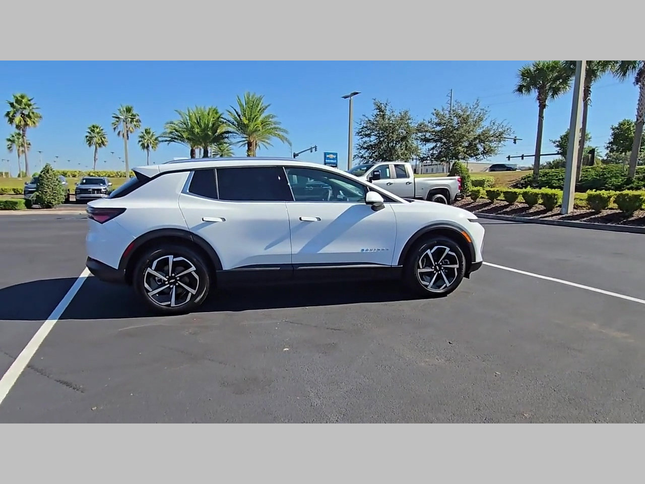 New 2026 Chevrolet Equinox EV LT image 24