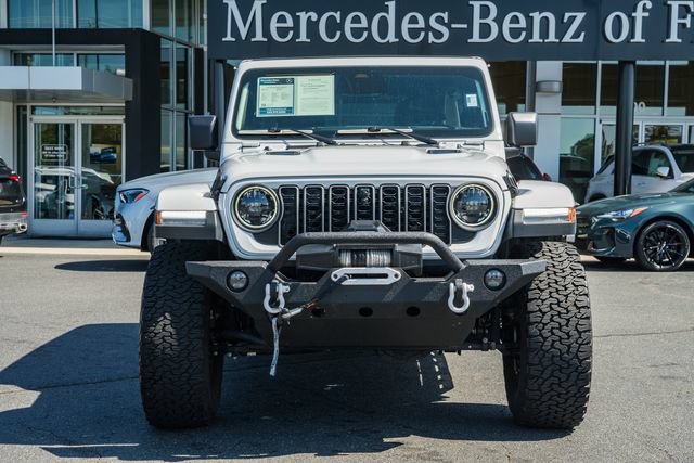 Used 2025 Jeep Wrangler Unlimited Rubicon AWD/4WD image 2