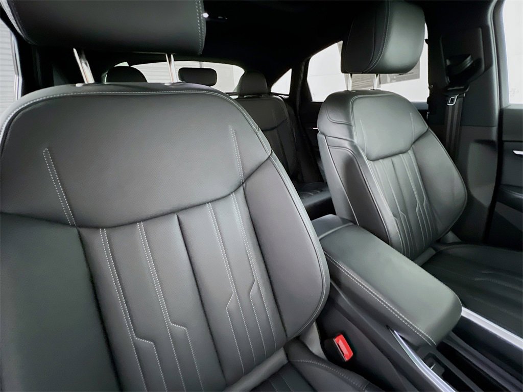 Used 2024 Audi Q8 e-tron Prestige image 29