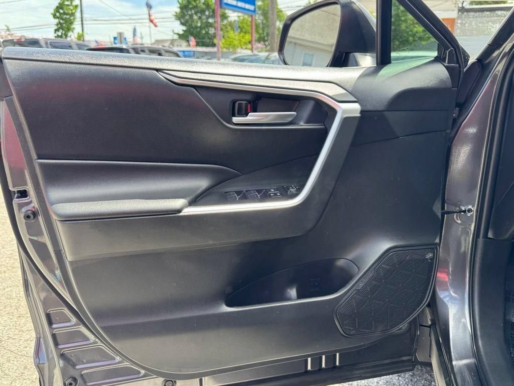 Used 2025 Toyota RAV4 XLE w/ Convenience Package AWD/4WD image 16