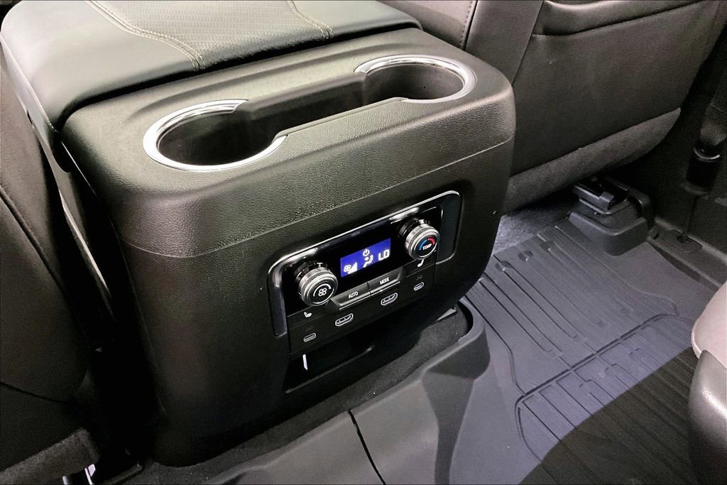 Used 2025 GMC Yukon AT4 w/ AT4 Premium Plus Package AWD/4WD image 9