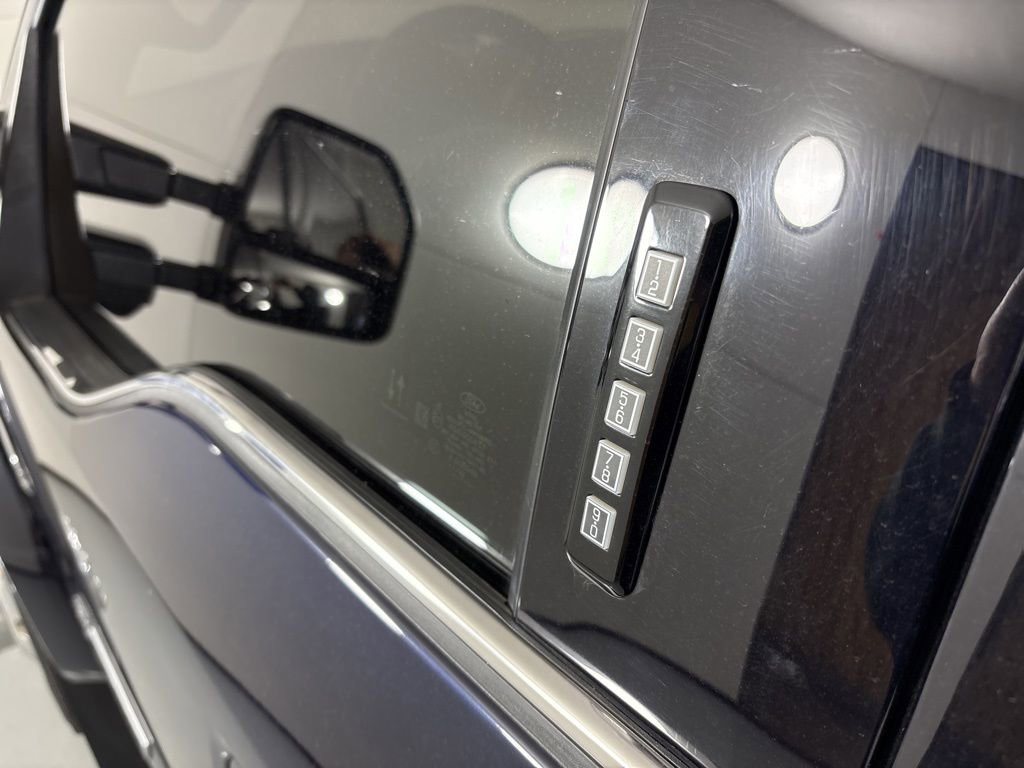 Used 2022 Ford F450 Platinum w/ FX4 Off-Road Package image 17