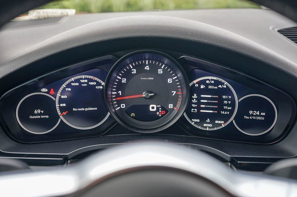 Used 2023 Porsche Cayenne Platinum Edition image 25
