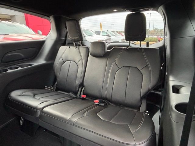 New 2026 Chrysler Pacifica Select image 15