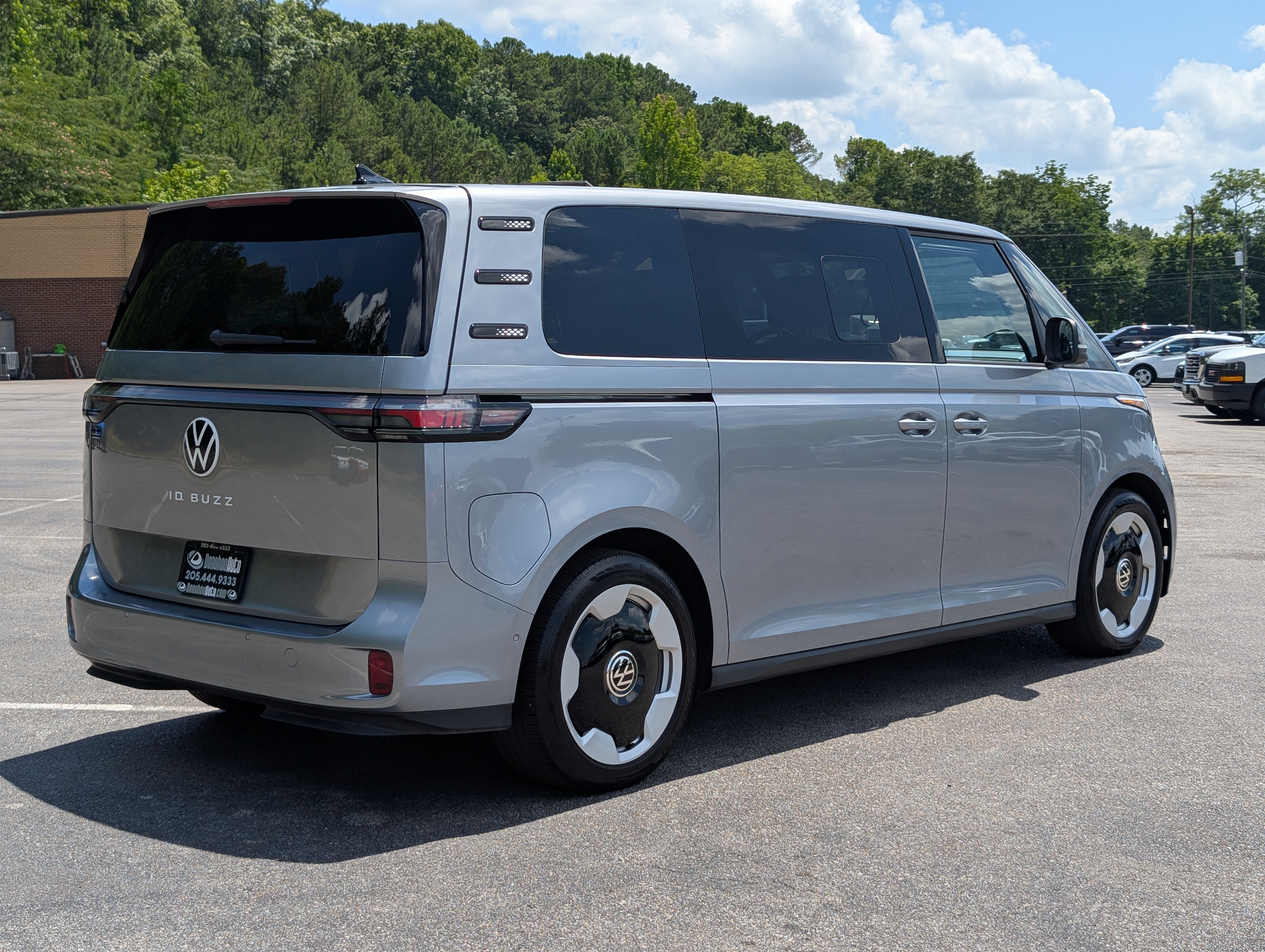 Used 2025 Volkswagen ID. Buzz Pro S Plus RWD image 9