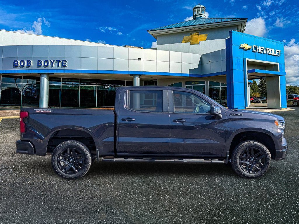 Used 2024 Chevrolet Silverado 1500 LT Trail Boss w/ Convenience Package II AWD/4WD image 2