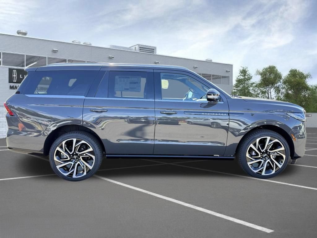 New 2027 Lincoln Navigator Black Label AWD/4WD image 3