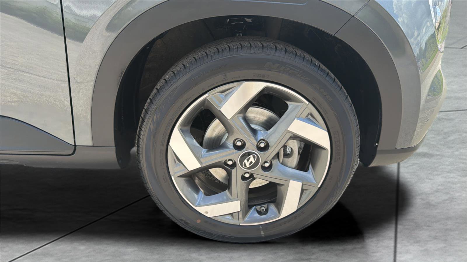 Used 2025 Hyundai Venue SEL FWD image 26