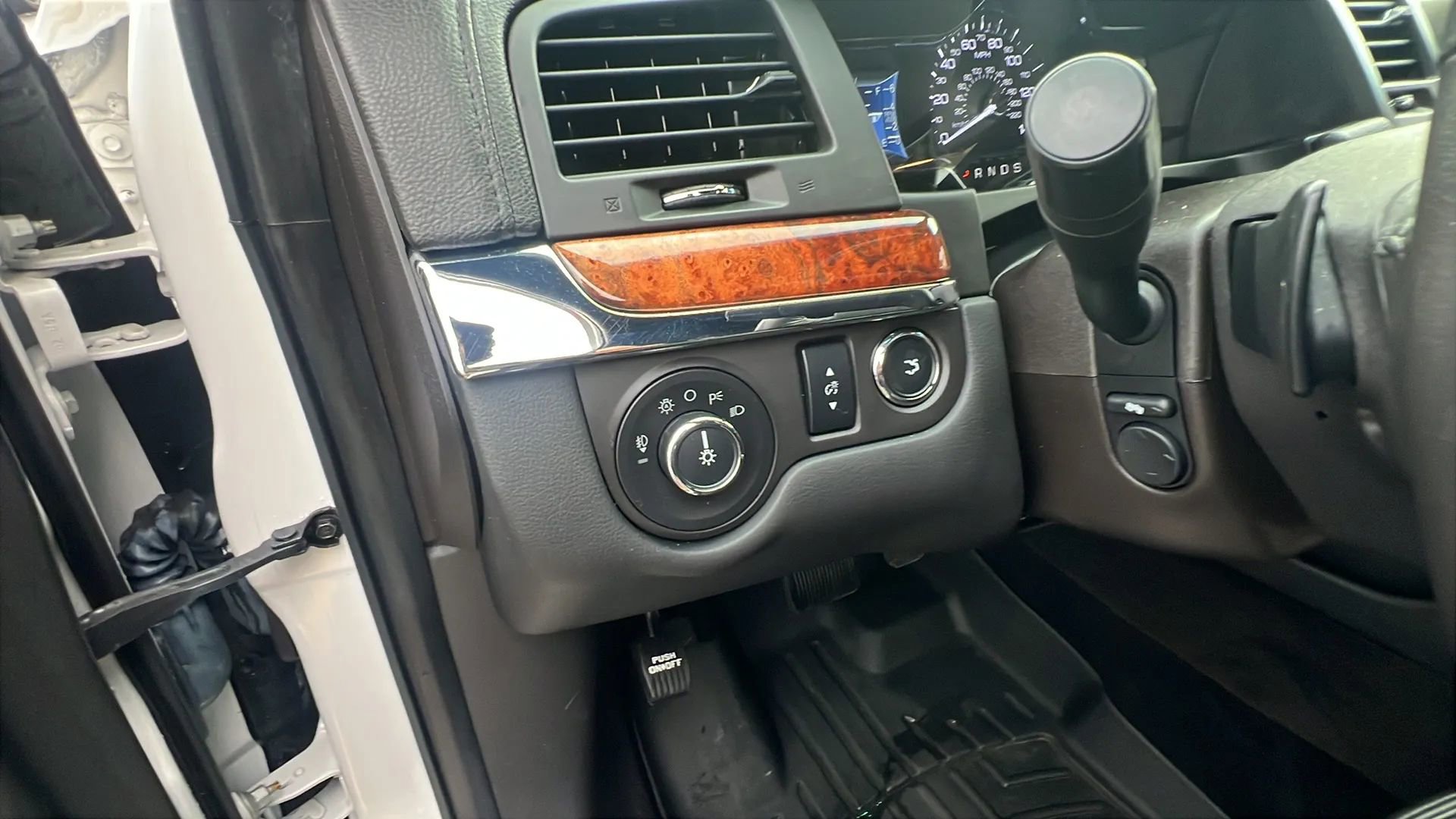 Used 2015 Lincoln MKS AWD w/ Equipment Group 101A image 24