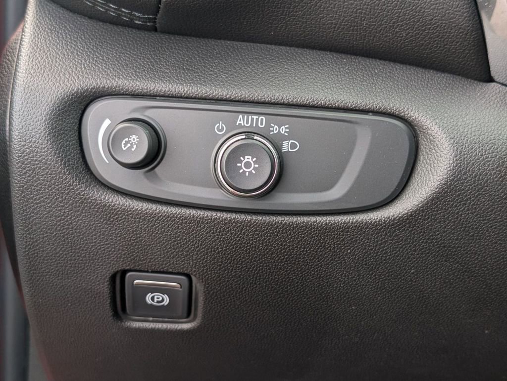 Used 2019 Chevrolet Blazer LT image 35