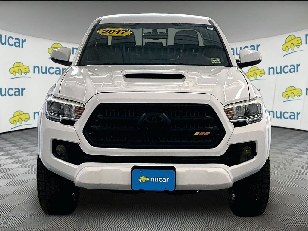 Used 2017 Toyota Tacoma TRD Sport w/ Tow Package (A/T) AWD/4WD image 2