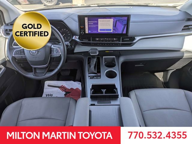 Certified 2025 Toyota Sienna XLE FWD image 14