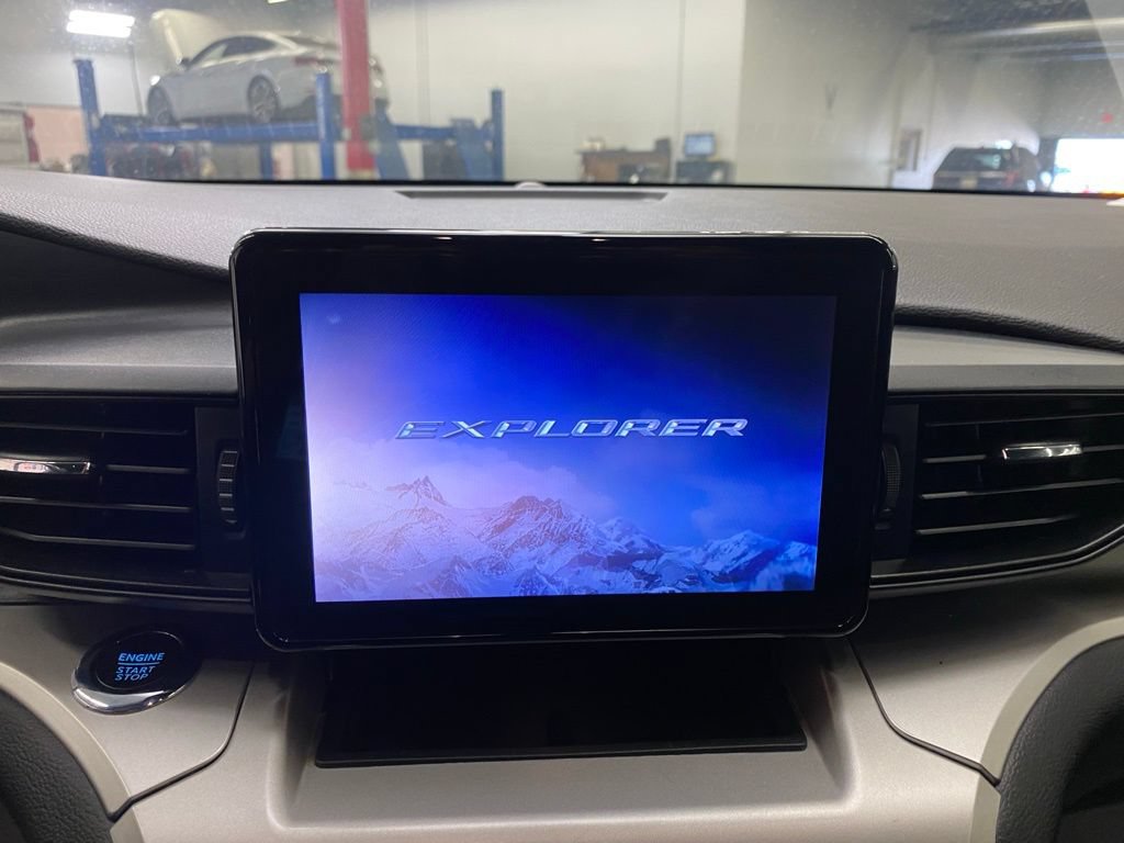 Used 2022 Ford Explorer XLT AWD/4WD image 27