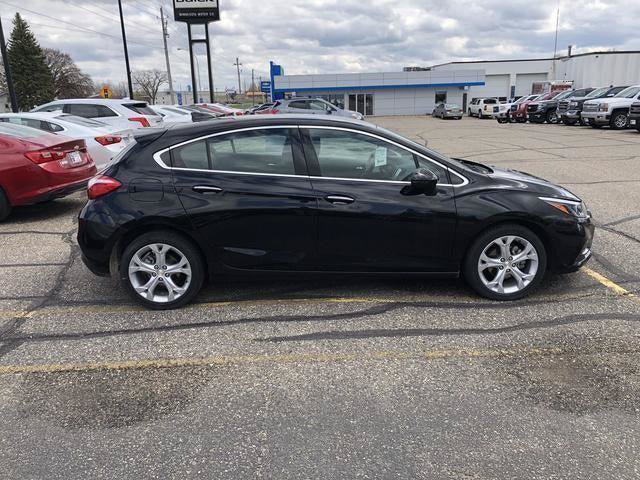 Used 2018 Chevrolet Cruze Premier FWD image 3